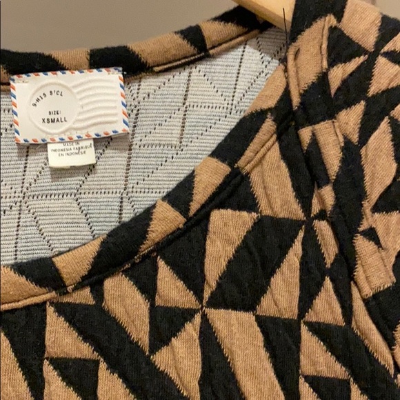 Geometric tee from Anthro - Picture 2 of 4